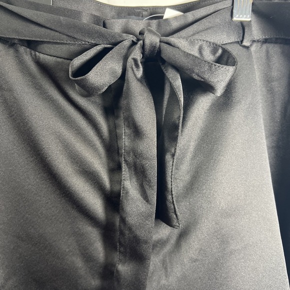 Banana Republic Satin Tie Waist 4" Shorts Women's Size 18 Black NWT - Picture 4 of 10